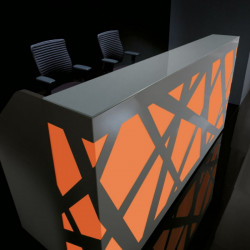 Bureau d'accueil coloré