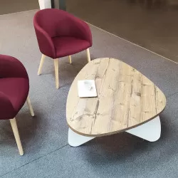 Table basse en bois pour espace de détente