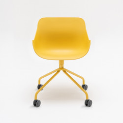 Chaise en polypropylène jaune