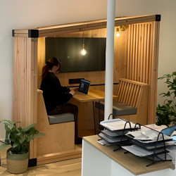 cabine de bureau en bois recyclé