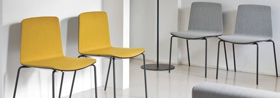 Chaises en tissu: confortables, anti taches, anti feu