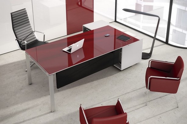 bureau de direction rouge et noir