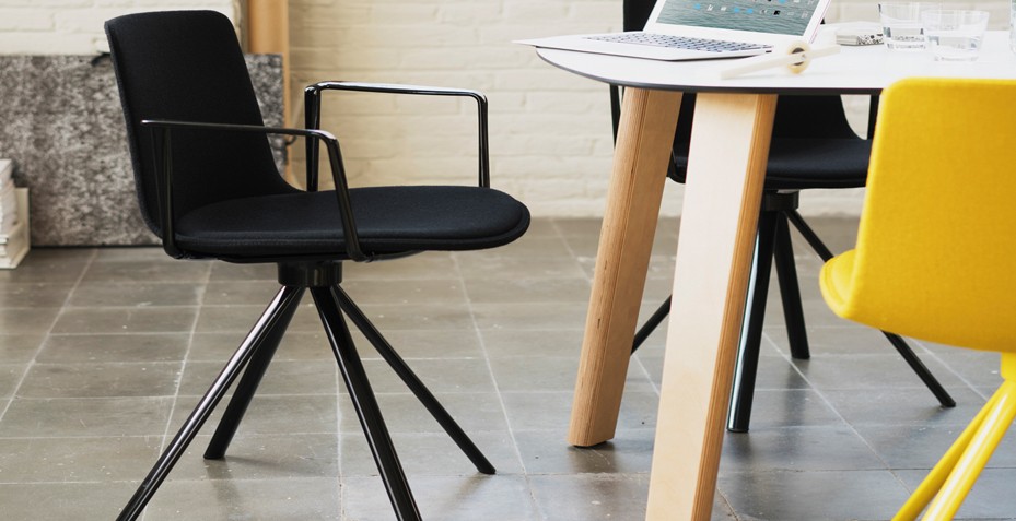 Aménagez votre salle de réunion avec nos chaises de la gamme YASMA. Confortable, elles permettront à vos collaborateurs d'être plus créative. 