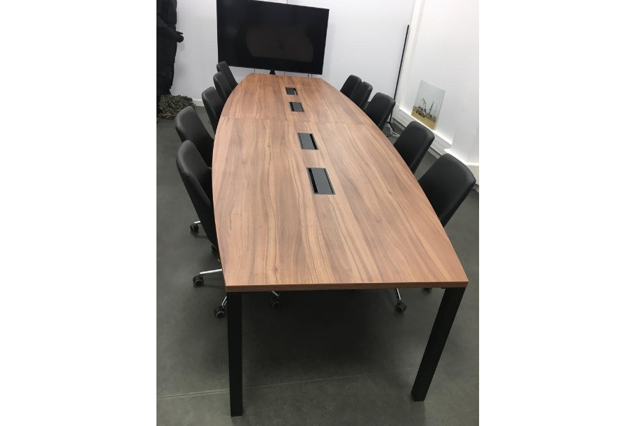 Belle table de réunion 