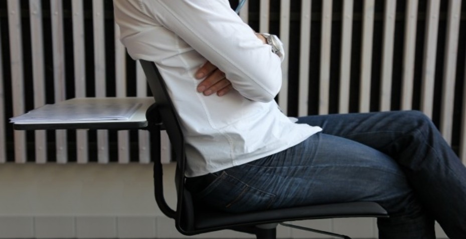 équipée d'une tablette rotative la chaise TABI convient non seulement à votre espace formation mais également pour les réunions