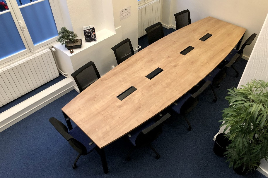 Grande table de réunion