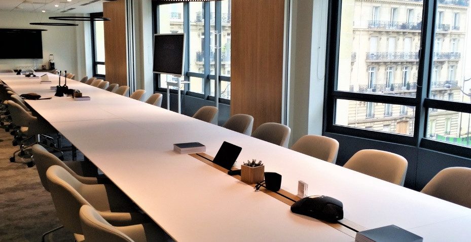 table de conférence connectée, table avec micro intégré, visioconférence, table de réunion, mobilier de réunion, mobilier de bureau