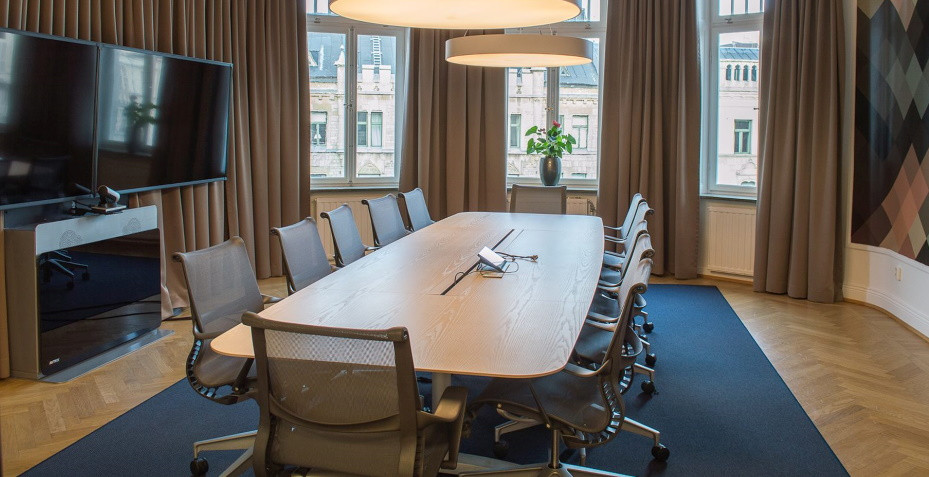 table haut de gamme, table personnalisable connectée, table de réunion, conférence, connectiques