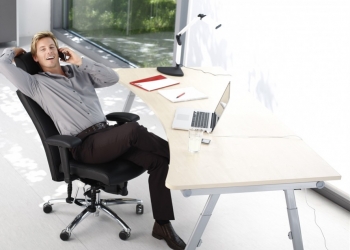 Au bureau, le dos est mis à rude épreuve. Mais comment le soulager ?